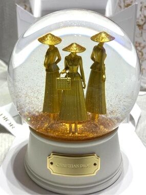 Dior limited Edition 2025 Snow Globe